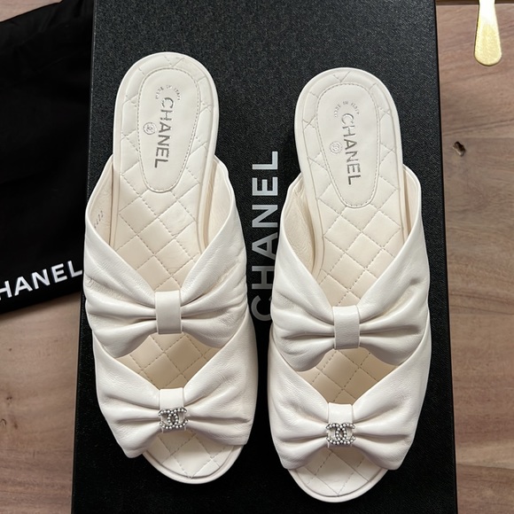Chanel lambskin sandals, Size 36 - Picture 2 of 10